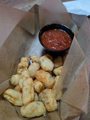 Garlic cheese curds