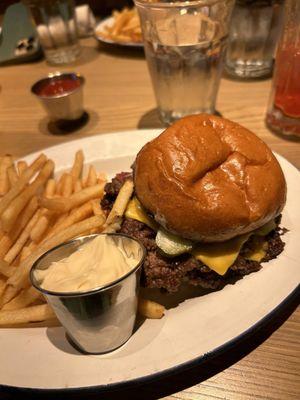 Cheeseburger and fries (get the aioli!!)