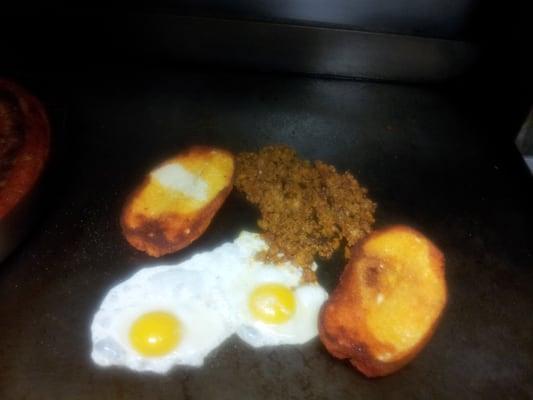 Panbazo con 2 eggs in filling and chorizo. Potatos