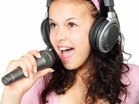 Call 760-622-6336 for voice lessons today!