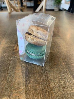 Macaron (Tiramisu and Bubblegum)