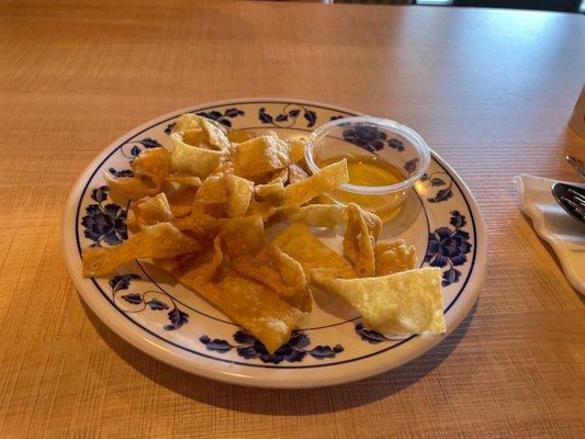 Chips and ginger sauce