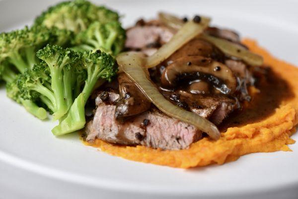 Peppercorn Steak with Broccoli and Carrot / Sweet Potato Mash