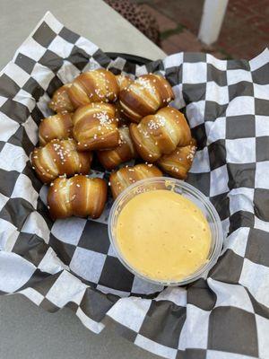 Pretzel bites w beer cheese