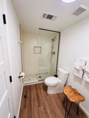 Suite room bathroom