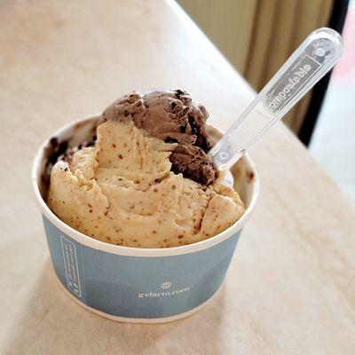 Medium cup - 2 scoops - Peanut Butter and Oreo Cookies