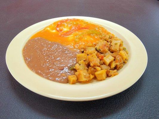 Huevos Rancheros con salsa ranchera, frijoles, con extra de desayuno