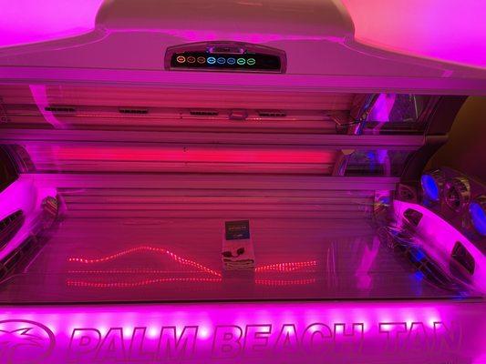 Tanning bed. Clean !