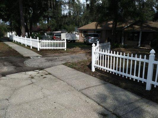 Vinyl fence treated and washed 813-325-4974 pressure Tech