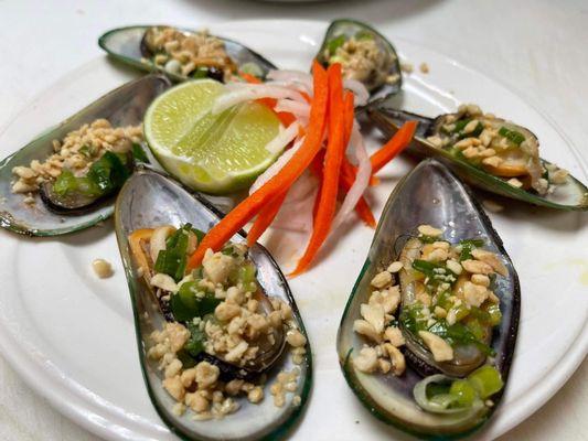 Grilled Mussels with butter, onion, and peanuts topping