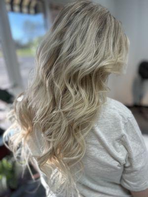 Blonde extensions (wavy)