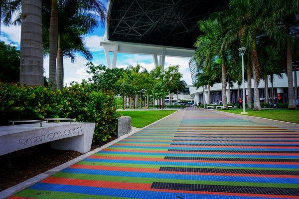 Miami / FL: Marlin's walkway in Mazurla mosaics by Briare