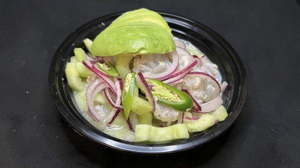 AGUACHILE VERDE  CAMARÓNES CURTIDOS CON LIMON  Y CHILE VERDE CEBOLLA Y PEPINOS EN RODAJAS ACOMPAÑADOS CON TOSTADAS Y CHIPOTLEMAYO