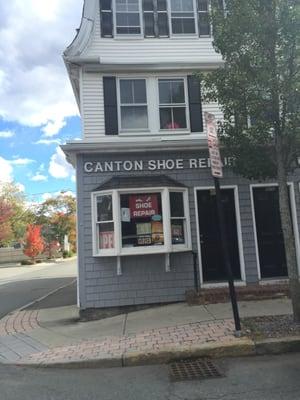 Canton Shoe Repair -- 527 Washington Street, Canton             Storefront