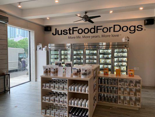 New JustFoodForDogs Pantry in Long Island City