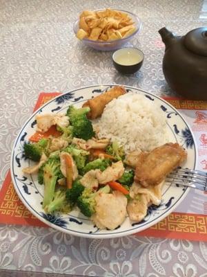 Chicken broccoli in white sauce (spicy). Healthful dish with good flavor