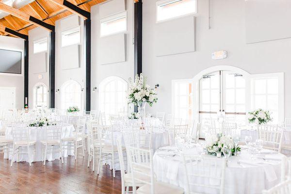 This classic white wedding is light and bright thanks to the white chiavari, exclusively at Marianne's in OKC!