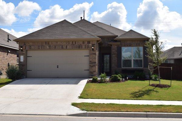 Hutto - 3 bedroom, 2 bath, office, 2 car garage, near high school.