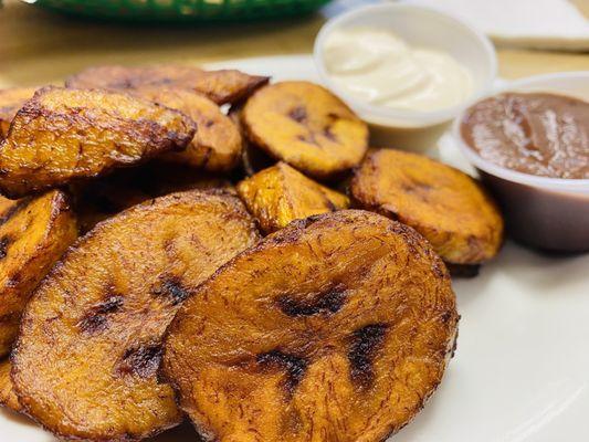 Fried plantains served with bean sauce and cream