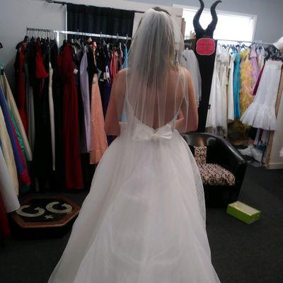 Post alterations + veil by Connie