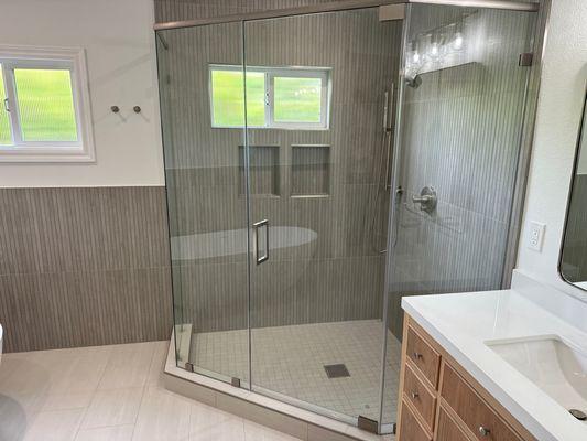 Complete master bathroom remodeling by Pulsar Construction Inc. Redondo Beach, 90278