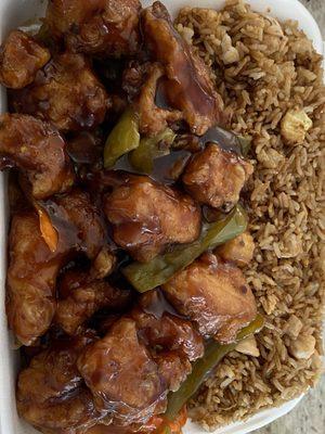 General Tso's Chicken is an enormous portion of yumminess!