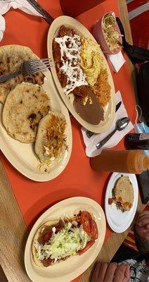 Pupusas, Hurache de pastor, Mulita de carne asada and Chilaquiles rojos