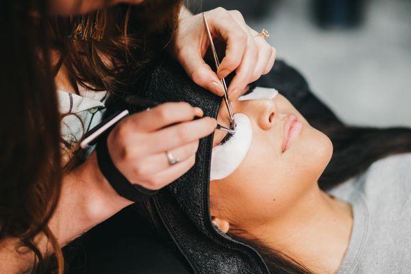 Peyton Wilson applies eyelash extensions at her studio, Lash and Blade Aesthetics.