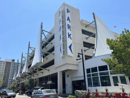 Park in the parking garage whether you're going to the beach, shopping or restaurants. So hard to find street parking. $2.50/hr.