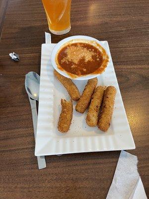 Mozzarella sticks with marinera sauce