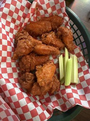 Hot wings, cooked to perfection