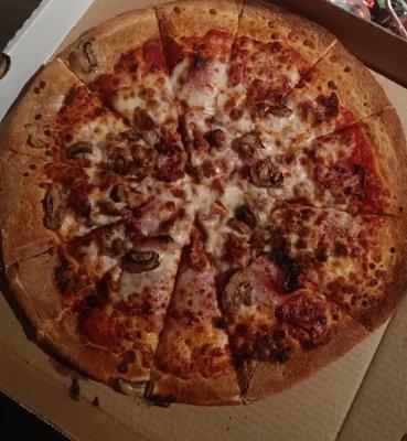 What is this nonsense!? This is a "Big Kahuna"?  More like an anorexic Kahuna.  Would YOU be happy to receive this pizza?  Didn't think so.