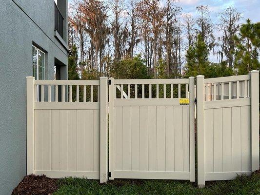 Tan 5+1 Spindle Vinyl Gate