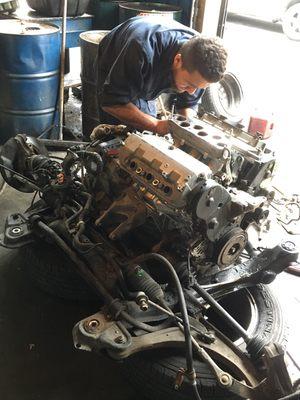 Off A Honda Ridgeline Taking Out The Engine To Rebuilt