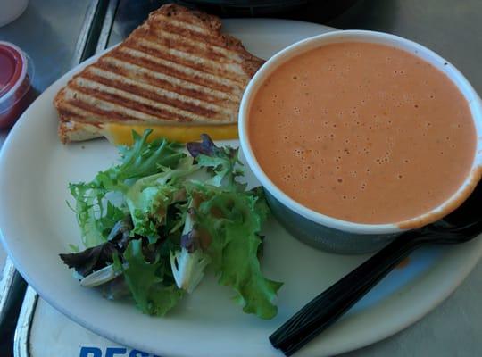 Grilled cheese and tomato bisque (half and half) combo