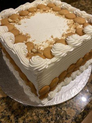 Beautiful banana pudding cake - and it tastes JUST like banana pudding!