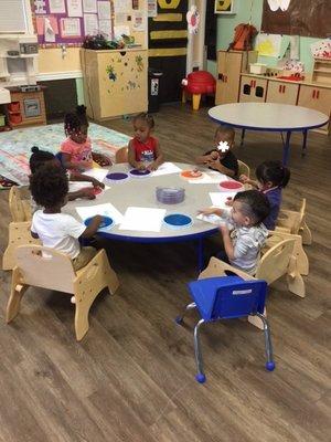 Toddlers identifying colors through stamping & labeling