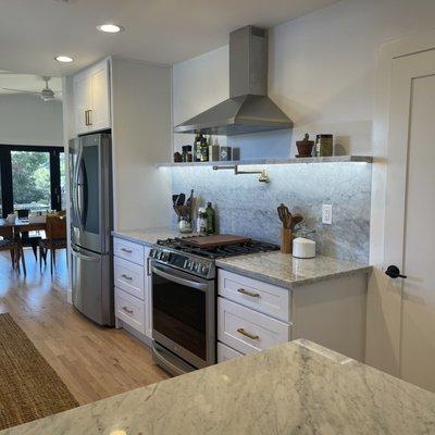 APEX Kitchen Cabinet Quartz & Granite Countertop