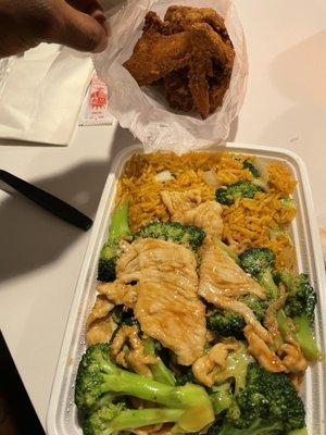 Chicken n brocc veggie fried rice. Chicken wings