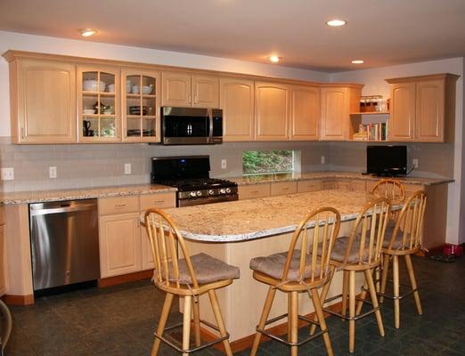 1 Week Kitchens can update your kitchen with new countertops and a new backsplash.