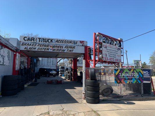 Carlito's Tires, Wheels & Accessories