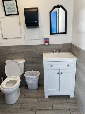 Nice clean bathroom