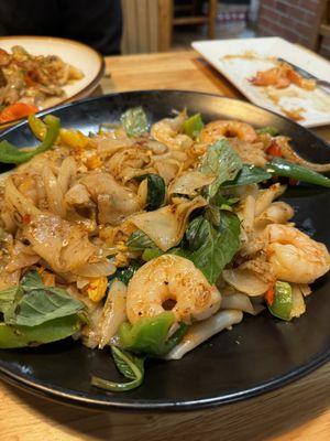 Pad Kee Mao/Drunken Noodle (w/shrimp).