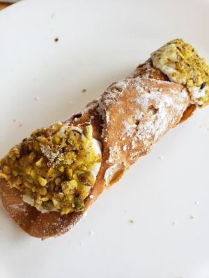 pistachio cannoli