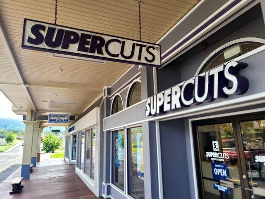 Stopped for a quick haircut on 10/9/22 at Supercuts, next to Longs Drugs.