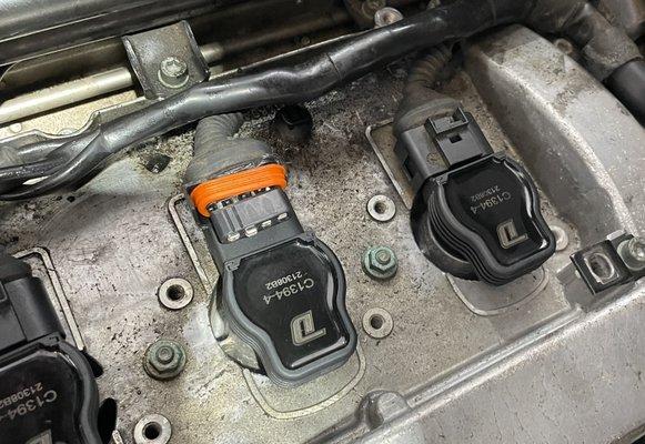 Brand new Broken Coil Connector Clip 
 Orange "belly" exposed
 not making proper contact with plugs/engine