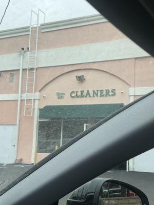 Toluca Lake Cleaners