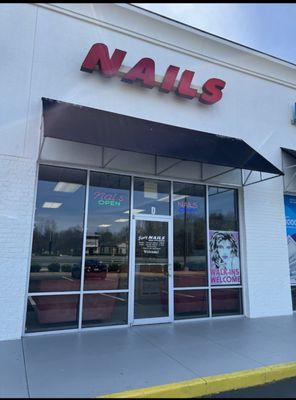 Nail salon front