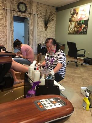 Island Nail staff--doing what they do best