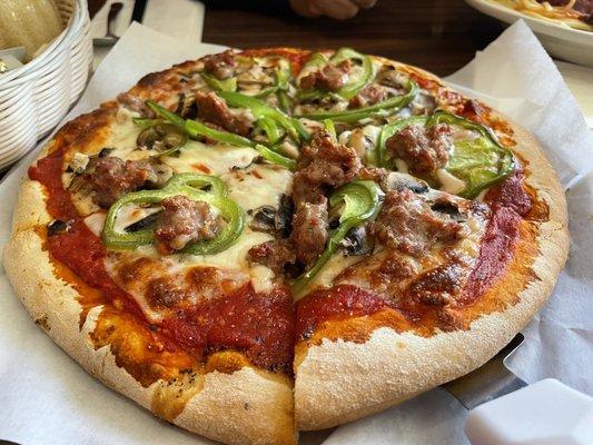 Sausage, bell pepper and mushroom pizza